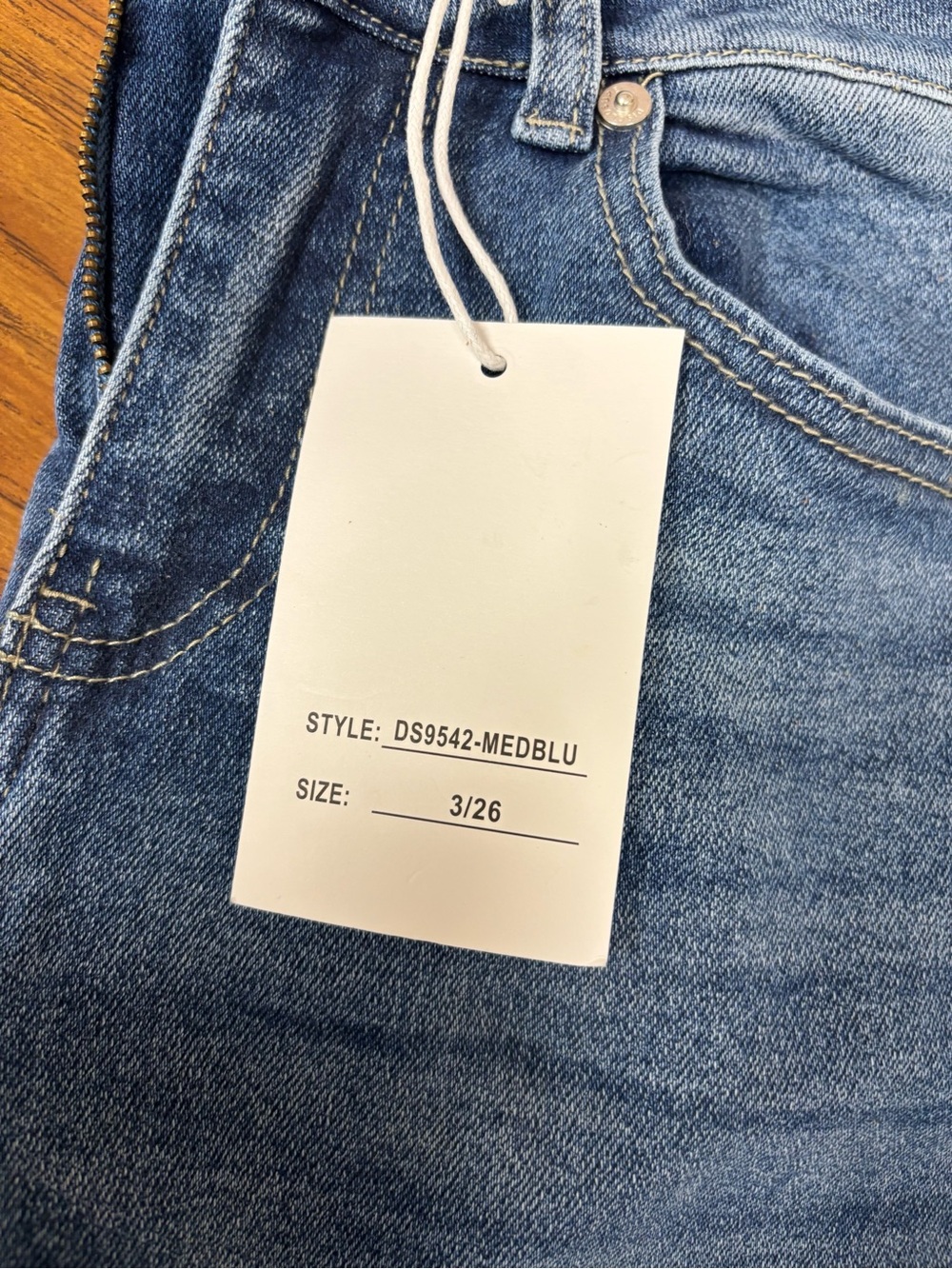 NWT - Disclosure Wmns Mid-Rise Slim Straight Jeans - Size 3/26 - Picture 6 of 7